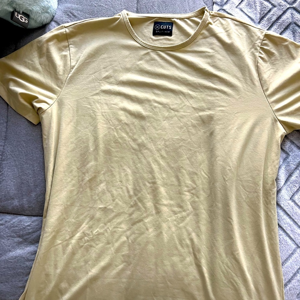 Cuts Split hem mens t shirt.